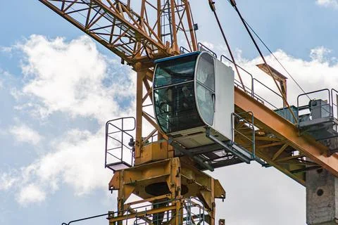 Construction Crane Operator's Cab on Sunny Day Foto stock