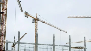 Construction crane working tower building 4k 库存影片 85652574