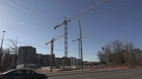 Construction cranes building new condominium apartment towers near Toronto 库存影片 150736558