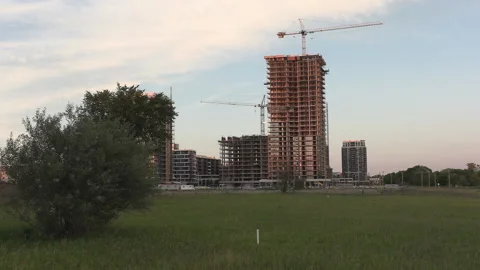 Construction cranes building new condominium development near Toronto 库存影片 156460077