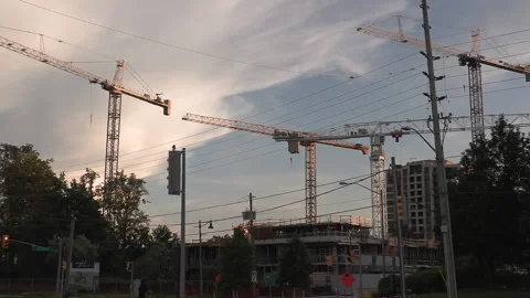 Construction cranes building new condominium development near Toronto Vidéo 156464529