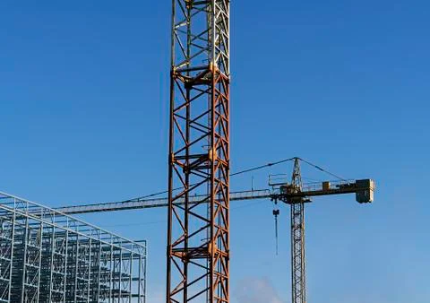 Construction cranes with a clear sky behind. Foto stock