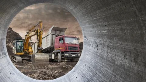 Construction crews utilize heavy machinery to excavate and transport material Stockfoto's