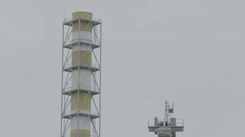 Construction on the destroyed reactor of the Chernobyl nuclear power plant Vidéo 61346339
