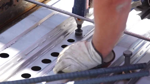 Construction drilling hole Vídeos de archivo 27823367