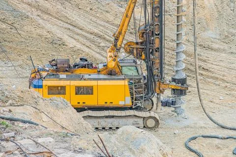 Construction Drilling Rig in Operation on Open Site Foto stock