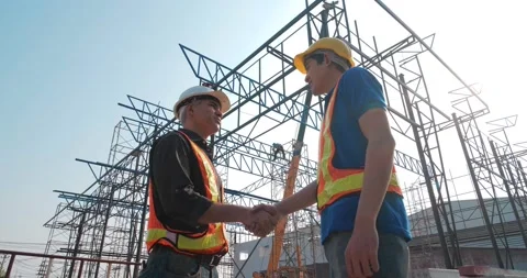Construction engineer handshaking with owner to agree to join in construction 스톡 동영상 156387270