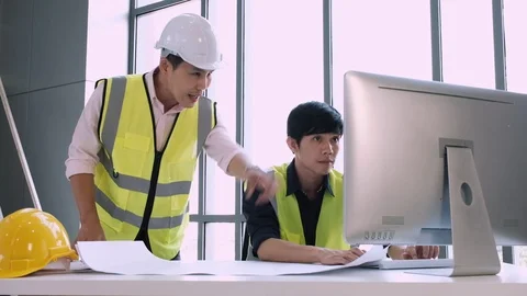 Construction engineer talk with drawing staff to solve problems. Stock Footage 129584584
