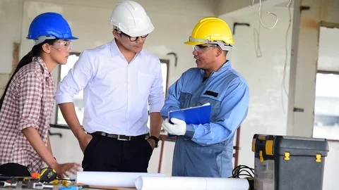 Construction engineer teamwork Safety Suit Trust Team Holding White Yellow Safet Vidéo 122215541
