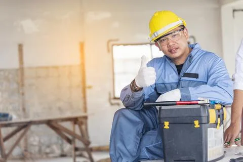 Construction engineer teamwork Safety Suit Trust Team Holding White Yellow Sa Stockfoto's