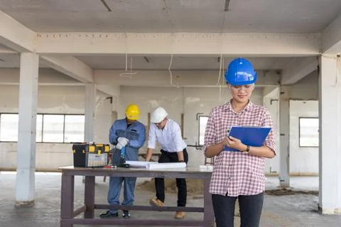 Construction engineer teamwork Safety Suit Trust Team Holding White Yellow .. Stockfoto's