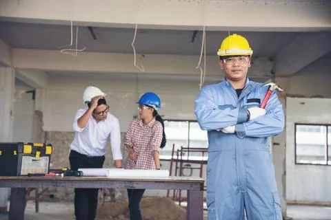 Construction engineer teamwork Safety Suit Trust Team Holding White Yellow .. Stockfoto's