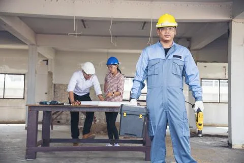 Construction engineer teamwork Safety Suit Trust Team Holding White Yellow .. Stockfoto's