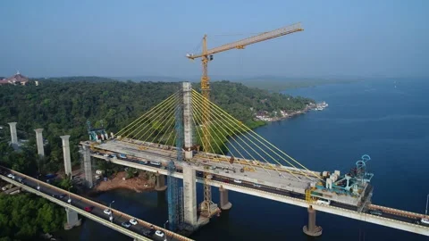 Construction of a huge сable-stayed bridge over the river. Aerial view. Vidéo 85529050