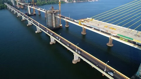 Construction of a huge сable-stayed bridge over the river. Aerial view. Vídeo Stock 85543833