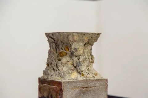 Construction laboratory. The press breaks down the cubic concrete sample and  Stock Photos