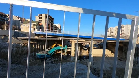 The construction of Levski Boulevard through the railing Video stock 106046310