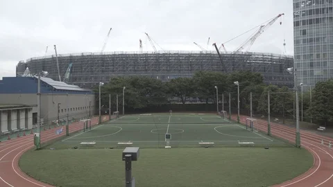 Construction of the main Olympic Stadium in Tokyo. Tokyo 2020. Vídeo Stock 92731786