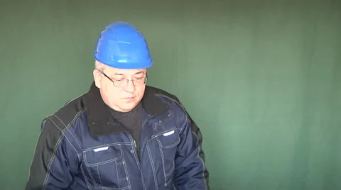 Construction manager talkind on cellphone, green screen. Stock Footage 32163940