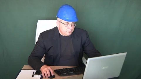 Construction manager working on PC. Green screen. Video stock 32158176