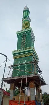 The Construction of The Minaret of The Mosque Stock-Fotos