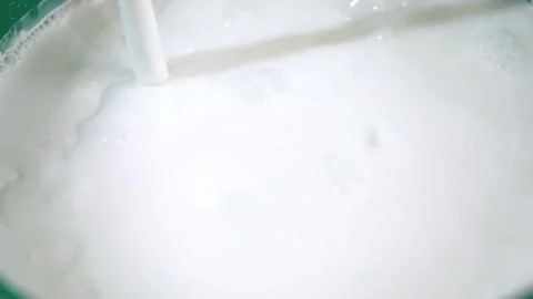 Construction mixer mixes white paint with bubbles Stock-Footage 236348628