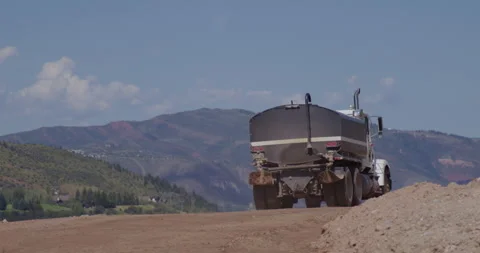 Construction in the Mountains Vidéo 334979426