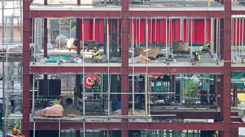 Construction of a multi-storey building in the city center Video stock 316099110