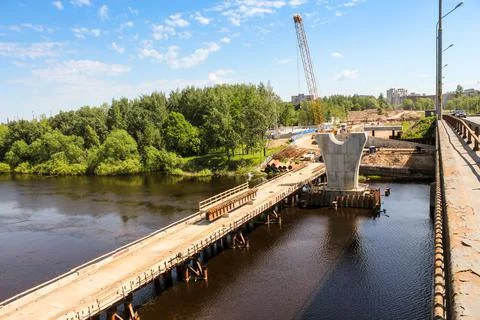 Construction of a new bridge over the river. Foto stock