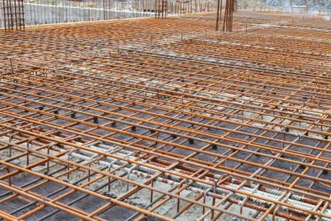 Construction of a new building, binding of reinforcement 库存照片
