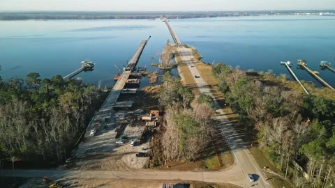 Construction on the new Shands Bridge in St. Johns County, Florida 動画素材 300924437