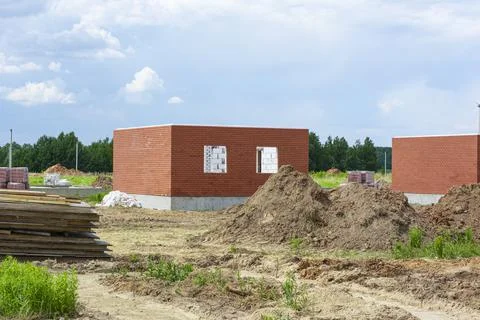 Construction of new two-storey brick houses. Urban-type settlement. Foto stock