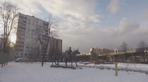 Construction of  overpass at  intersection of Volgograd prospectus Stockbeeldmateriaal 61166068
