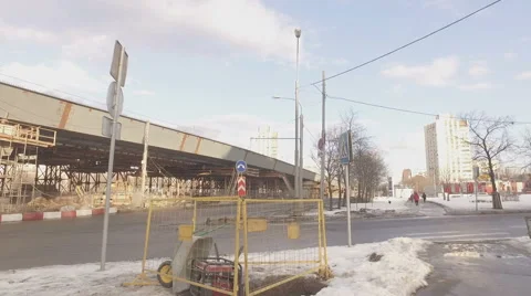 Construction of  overpass at  intersection of Volgograd prospectus Stockbeeldmateriaal 61166304