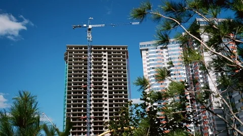 Construction process of skyscraper and new apartments with cranes on a blue sky Vídeos de archivo 110418719