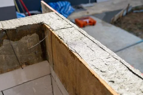 Construction progress concrete wall residential area close-up image dayligh.. 库存照片