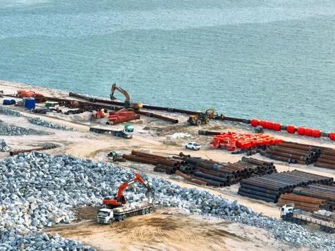 Construction progress on shipping port terminal through land reclamation. G.. Foto stock