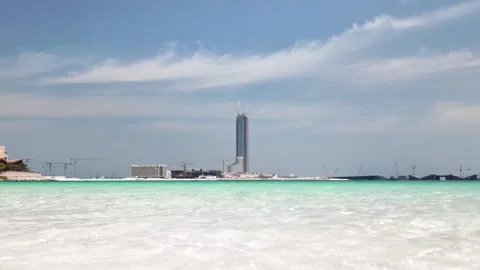 Construction progress at Wynn Casino on Al Marjan Island under clear skies Vidéo 333706745