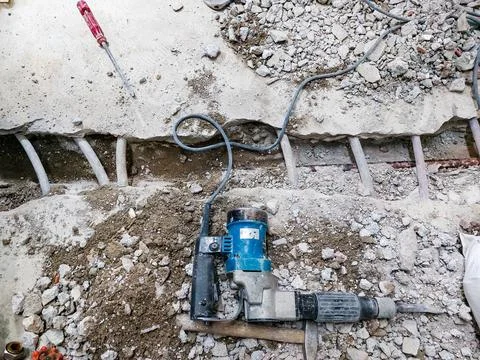Construction to replace rusty water pipes in a house Foto stock