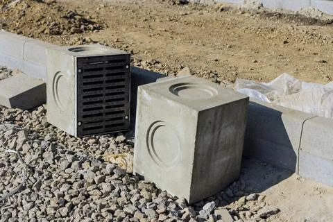 Construction of a road on a concrete base as part of the laying and installation Foto stock