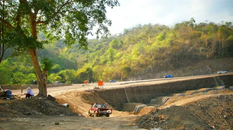 The construction of the road with difficulty. Видео 48135845