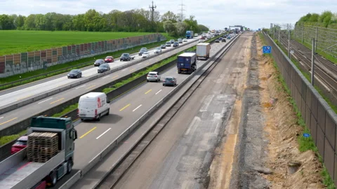 Construction site and dense traffic on German highway Vidéo 239567079