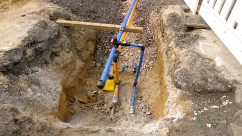 Construction site and pipe laying in the city center - high-angle view 库存影片 271287686