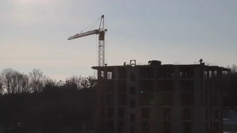 Construction site with big tower crane in time lapse with cloudscape. Video stock 147685335