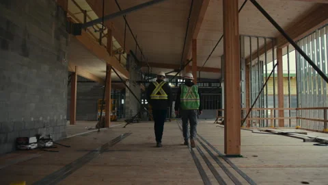 Construction Site: Boss walks through site Vidéo 224979962
