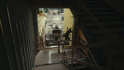 Construction Site: Carpenter working Vidéo 225009386