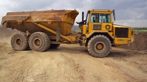 Construction Site, Construction, Outdoors, Day, Medium Shot, Tracking Shot, 1 Video stock 94019030