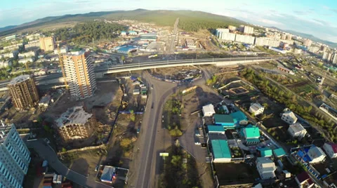 Construction site with crane  and highway shot from UAV quadcopter 库存影片 38604584