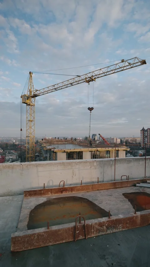 Construction site with crane Vídeos de archivo 327937822