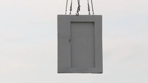 Construction site, crane lifting wall pane 動画素材 98513231